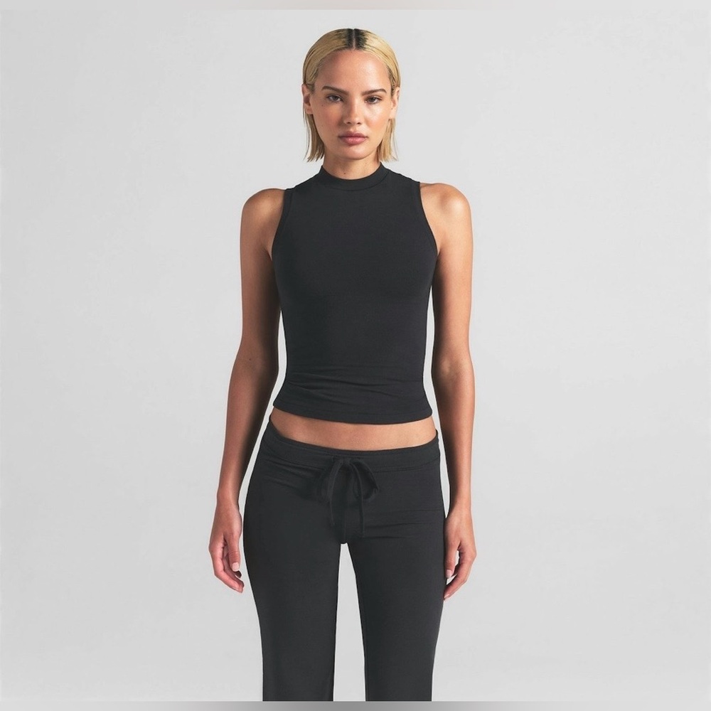 Skims Women’s Mock Neck Tank Top Shirt Black